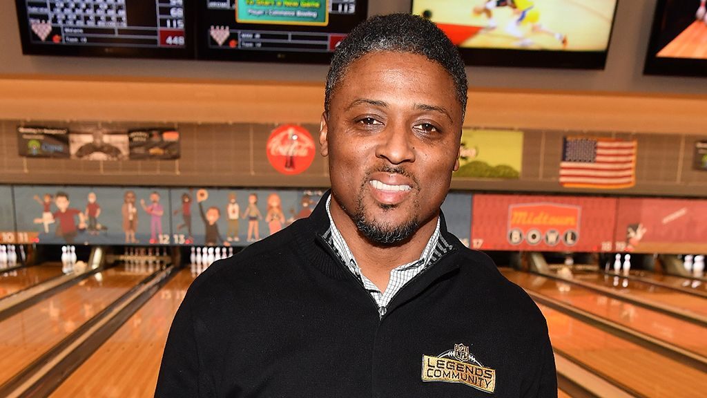 Former NFL Player Warrick Dunn Donates 173rd Home to Single Mom That’s Fully Furnished